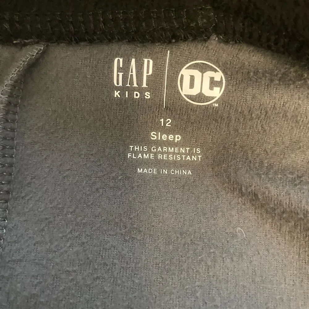Gap Kids Batman Fleece Hooded Onesie Pajamas Sz 12 Cozy Comfy Loungewear Goth PJ